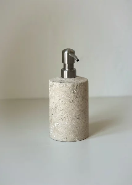 Дозатор для ванной комнаты из травертина фото №1