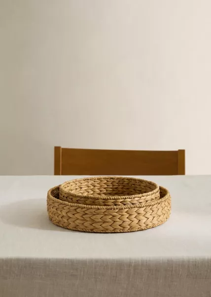 Набор круглых плетеных подносов для сервировки