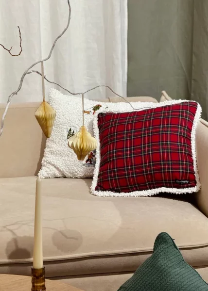 Декоративная подушка Новогодняя клетка, 40х40, красная фото №1
