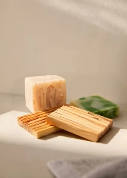 Мыльница для ванной комнаты прямоугольная рифленая деревянная, олива