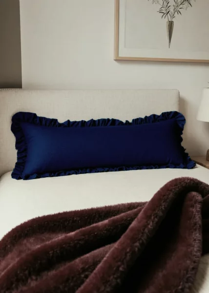 Декоративная подушка Olive с воланами, 30x70, хлопок, синяя фото №1