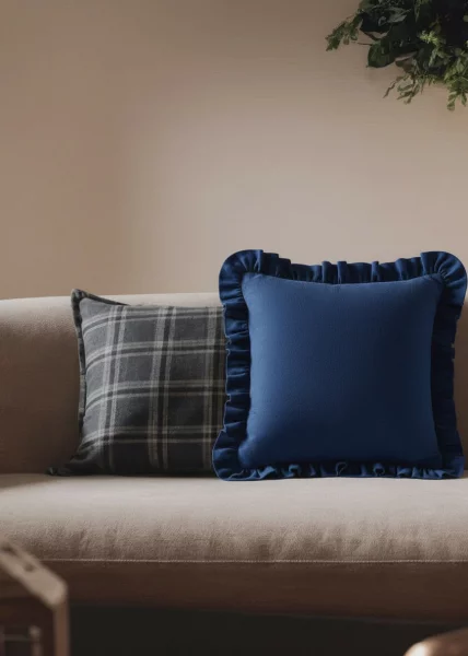 Декоративная подушка Olive с воланами, 50x50, хлопок, синяя фото №1