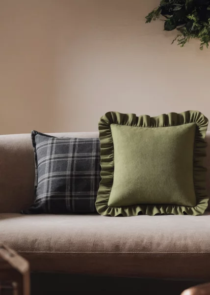 Декоративная подушка Olive с воланами, 50x50, хлопок, оливковая фото №1