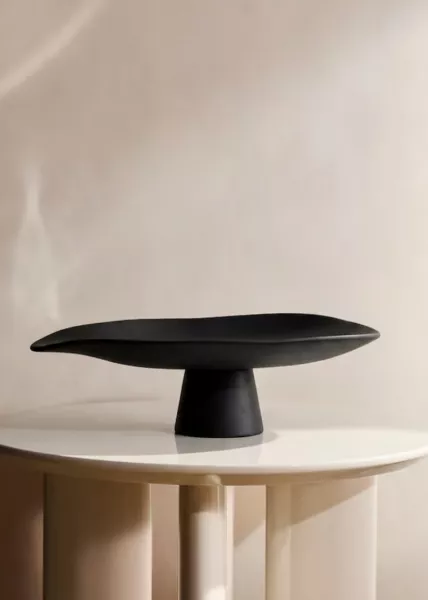 Блюдо керамическое на ножке большое 46х20,5 см, черный фото №1