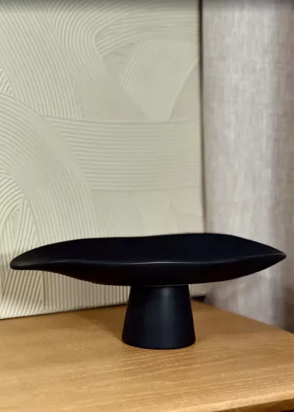 Блюдо керамическое на ножке большое 46х20,5 см, черный фото №1