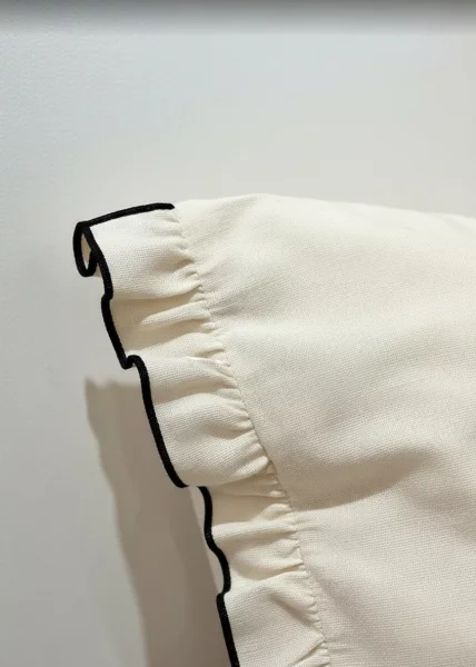 Комплект из 2-х наволочек из вареного хлопка, 50х70, c воланами, молочный с кантом, Lotis фото №3